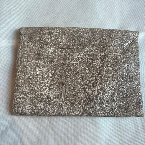 Givenchy RARE Antigona Leather Envelope Pebbled Beige Tan Clutch Handbag Logo - Picture 2 of 12